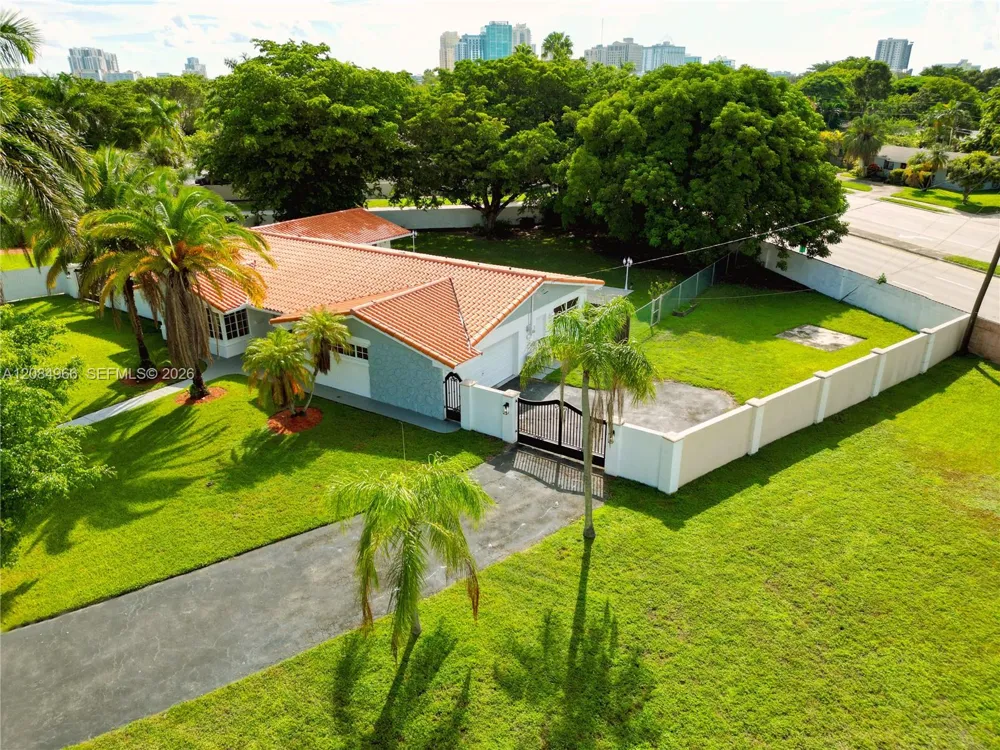 8220 SW 87th Ter Miami, FL 33143