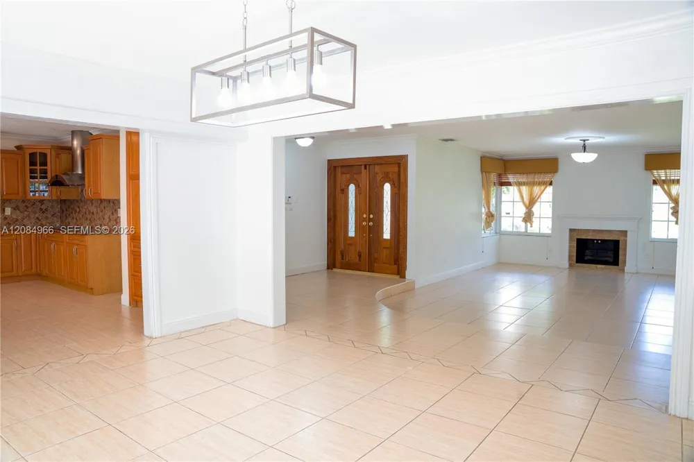 8220 SW 87th Ter Miami, FL 33143