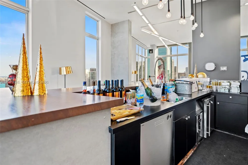 151 SE 1st St #1104 Miami, FL 33131