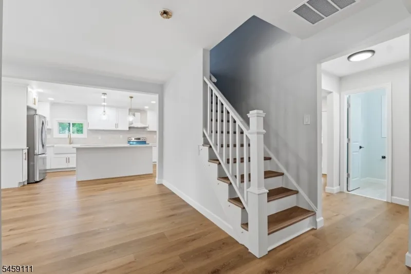 14 Saddle Dr Mount Laurel, NJ 08054