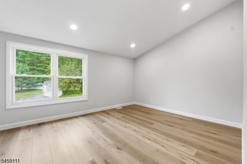 14 Saddle Dr Mount Laurel, NJ 08054
