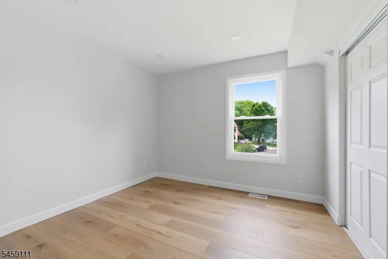 14 Saddle Dr Mount Laurel, NJ 08054