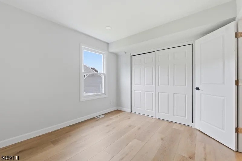 14 Saddle Dr Mount Laurel, NJ 08054
