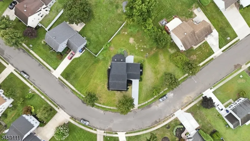 14 Saddle Dr Mount Laurel, NJ 08054