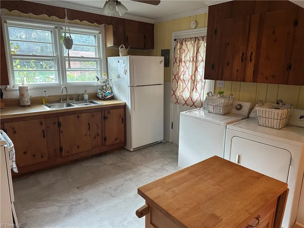 3195 Fleet Street Winston-Salem, NC 27127