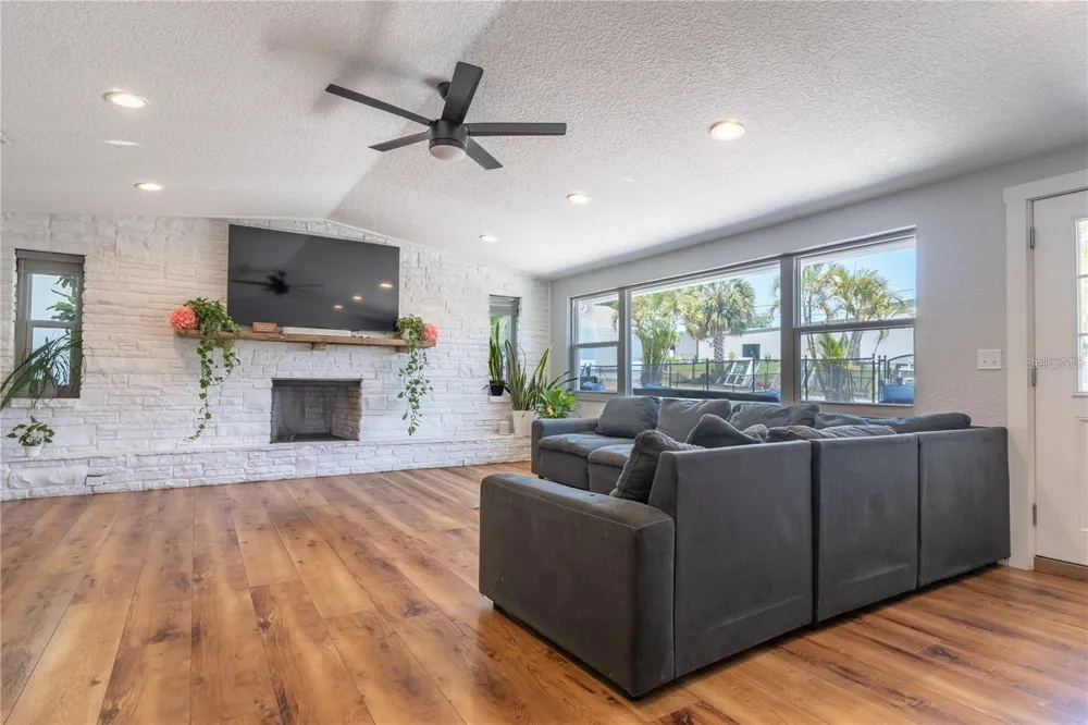 12705 PARK BOULEVARD Seminole, FL 33776