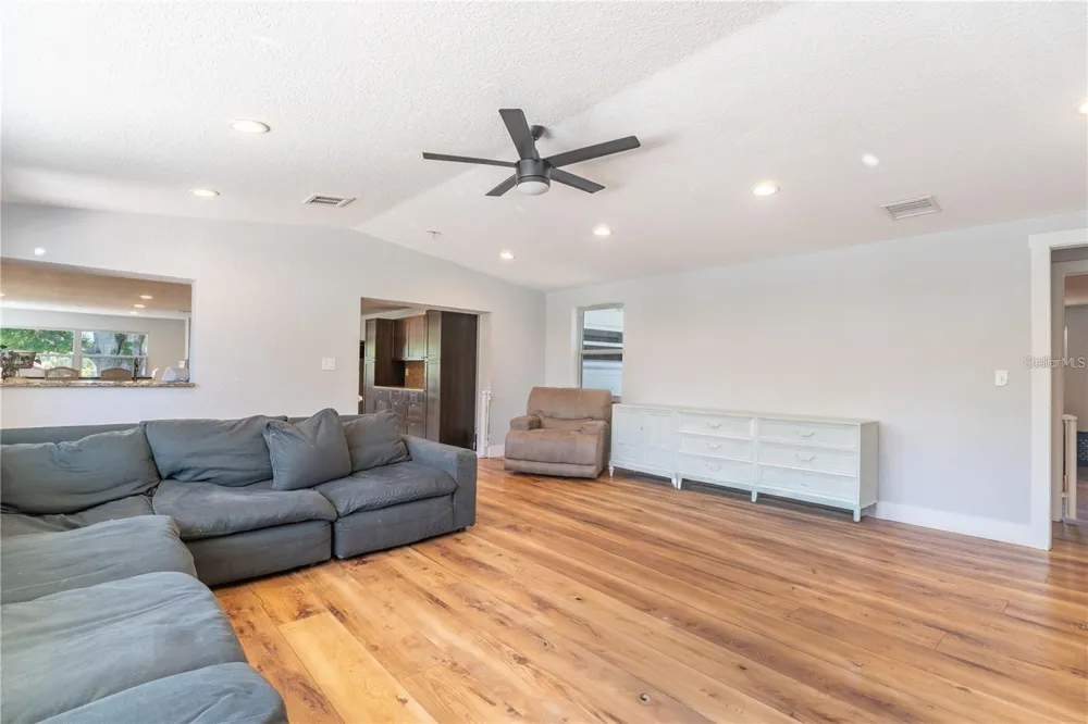 12705 PARK BOULEVARD Seminole, FL 33776