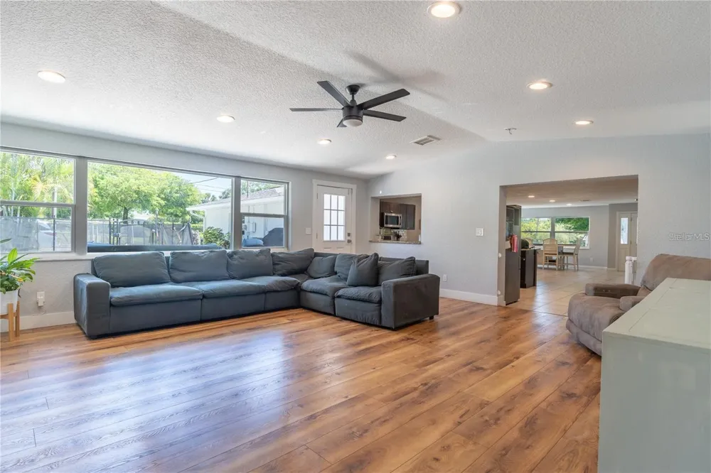 12705 PARK BOULEVARD Seminole, FL 33776