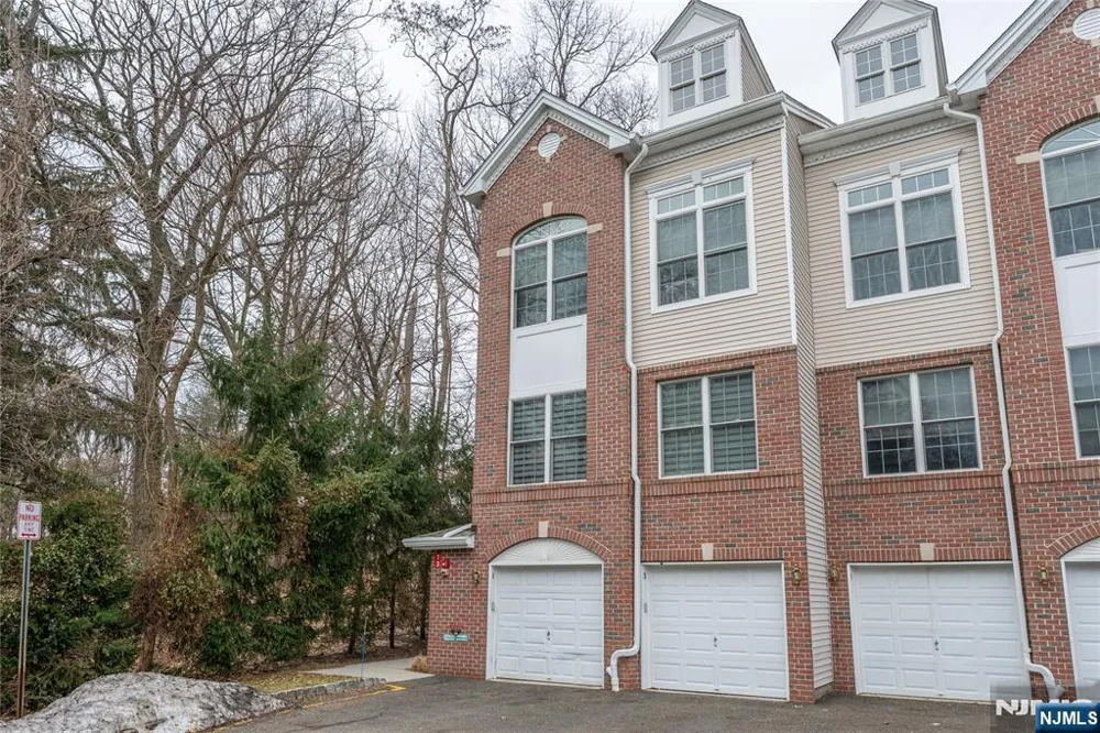 1 Ashley Court 701 Hawthorne, NJ 07506
