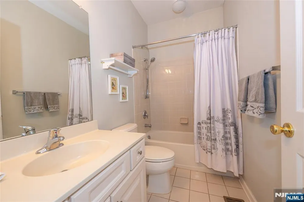 1 Ashley Court 701 Hawthorne, NJ 07506