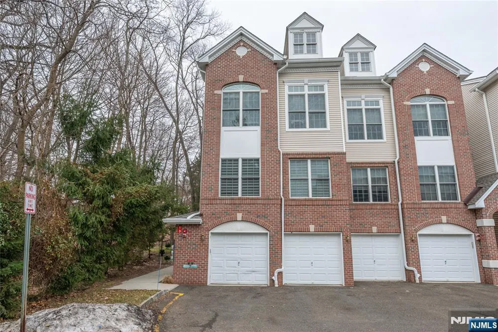 1 Ashley Court 701 Hawthorne, NJ 07506
