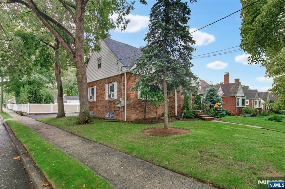 83 Fairfield Street Englewood, NJ 07631