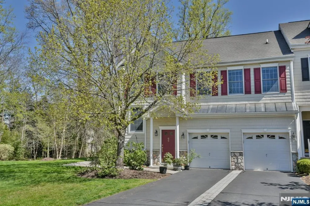 66 Pheasant Run Old Tappan, NJ 07675