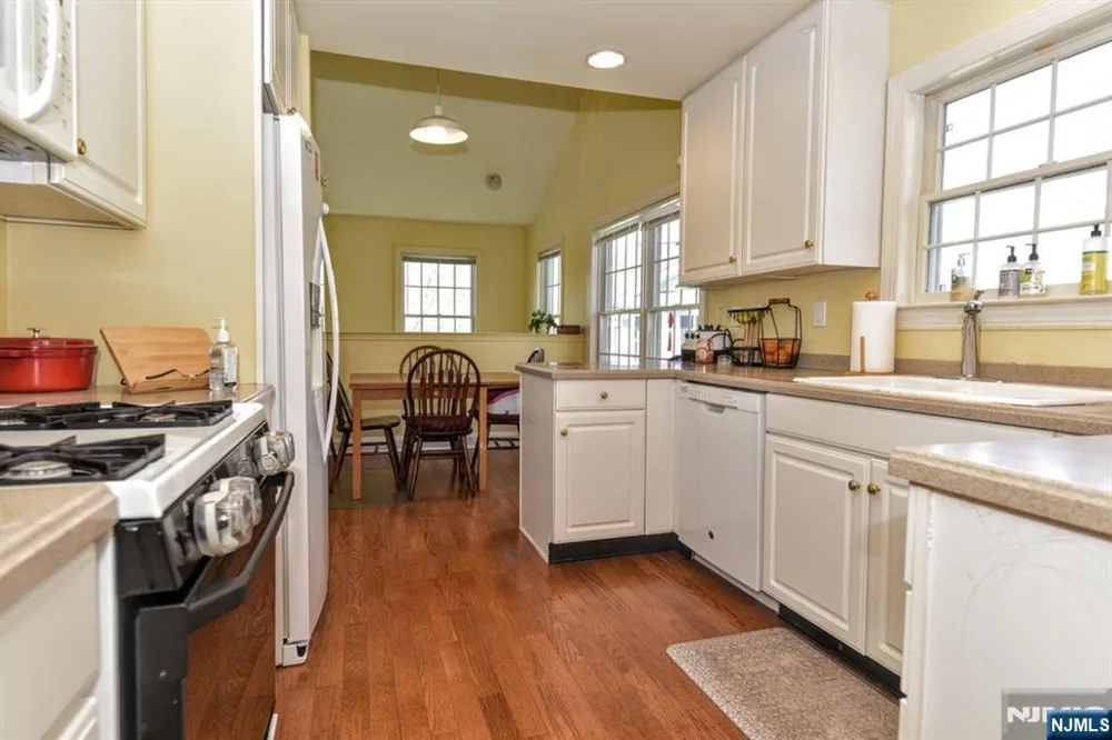 66 Pheasant Run Old Tappan, NJ 07675