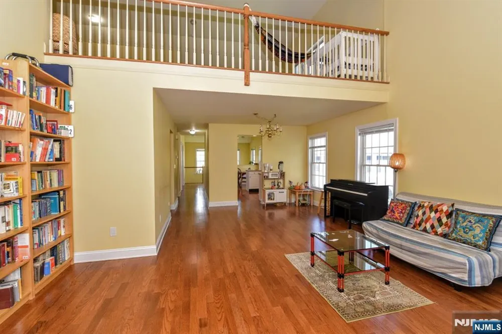 66 Pheasant Run Old Tappan, NJ 07675