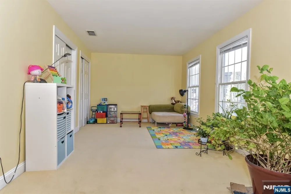 66 Pheasant Run Old Tappan, NJ 07675