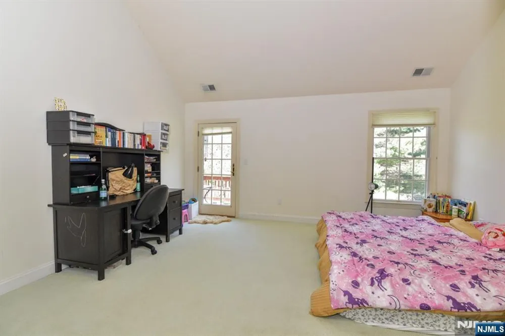 66 Pheasant Run Old Tappan, NJ 07675