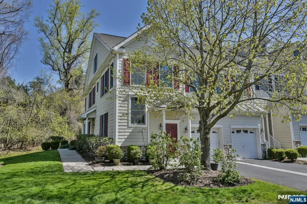 66 Pheasant Run Old Tappan, NJ 07675