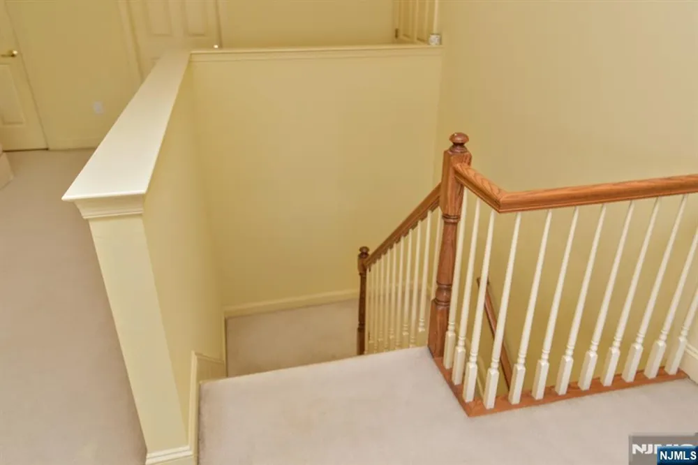 66 Pheasant Run Old Tappan, NJ 07675