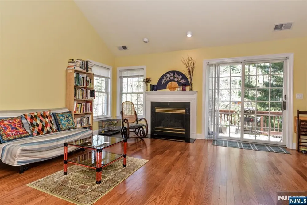 66 Pheasant Run Old Tappan, NJ 07675