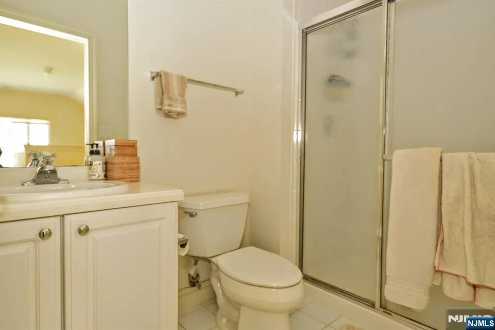 66 Pheasant Run Old Tappan, NJ 07675