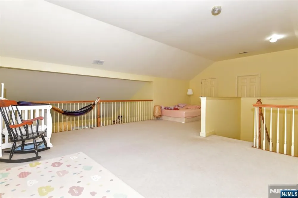 66 Pheasant Run Old Tappan, NJ 07675