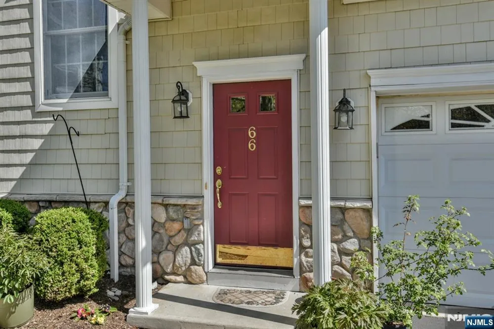66 Pheasant Run Old Tappan, NJ 07675