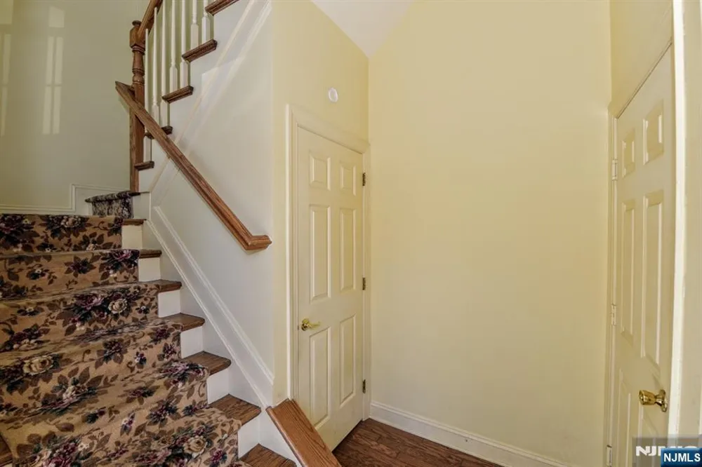 66 Pheasant Run Old Tappan, NJ 07675