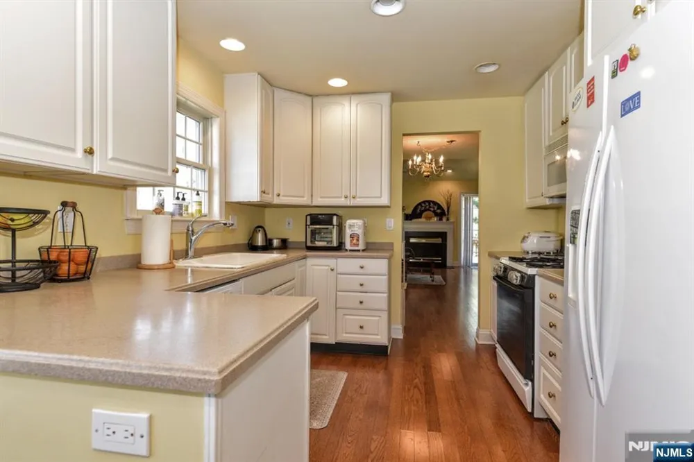 66 Pheasant Run Old Tappan, NJ 07675