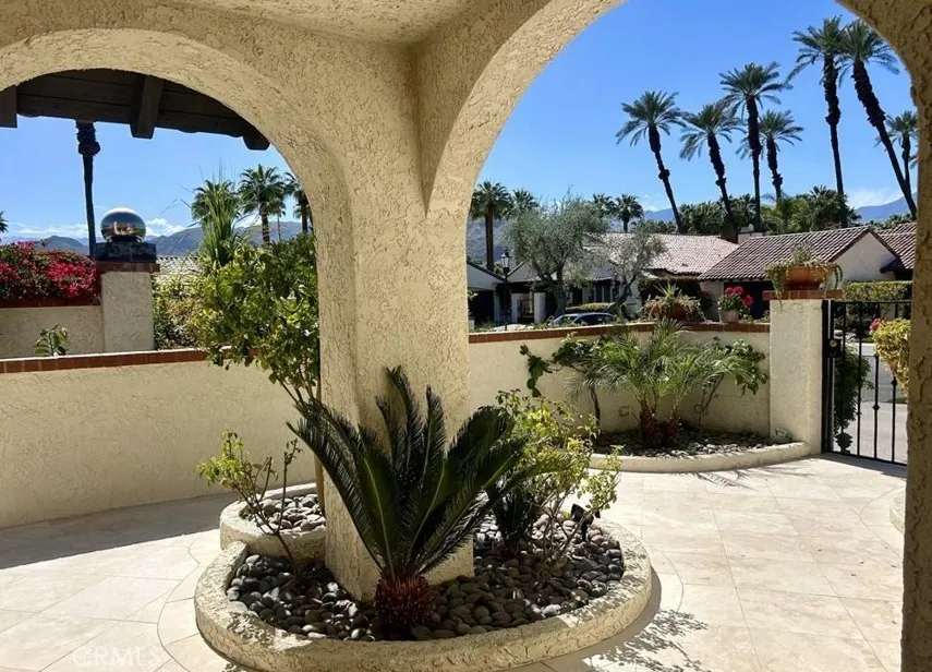 22 Calle Escala Rancho Mirage, CA 92270