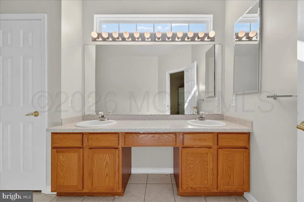 7 Allister Lane Columbus, NJ 08022