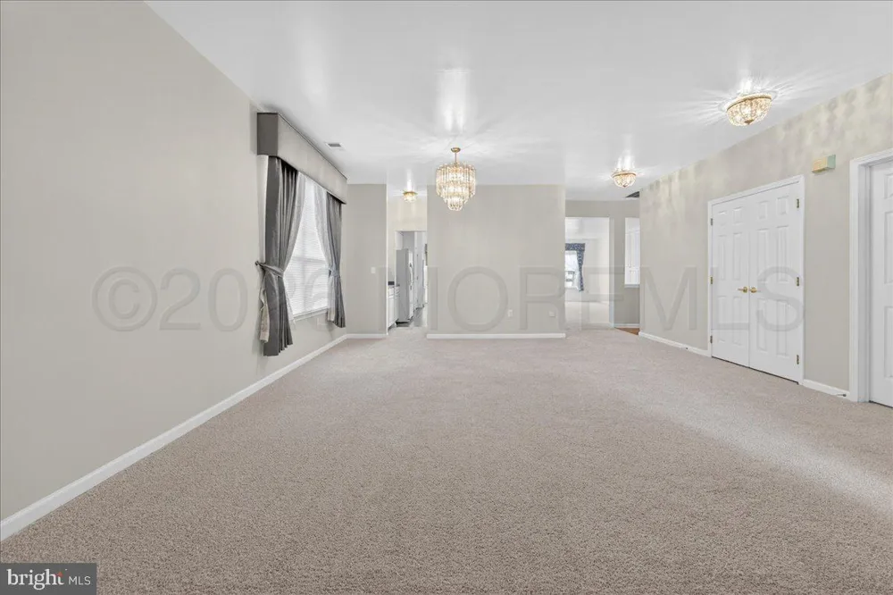 7 Allister Lane Columbus, NJ 08022