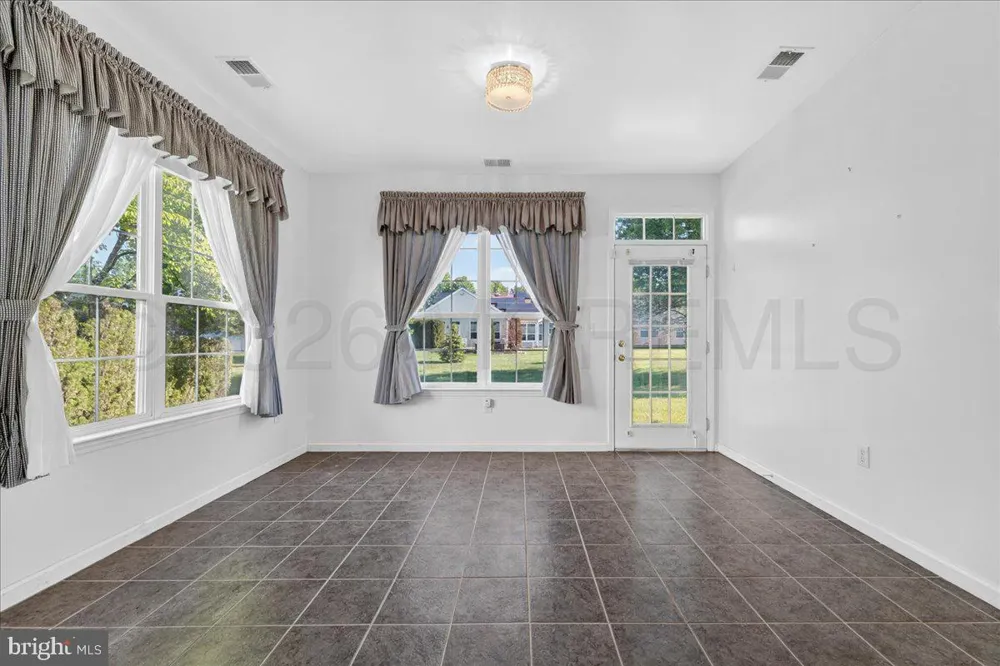 7 Allister Lane Columbus, NJ 08022