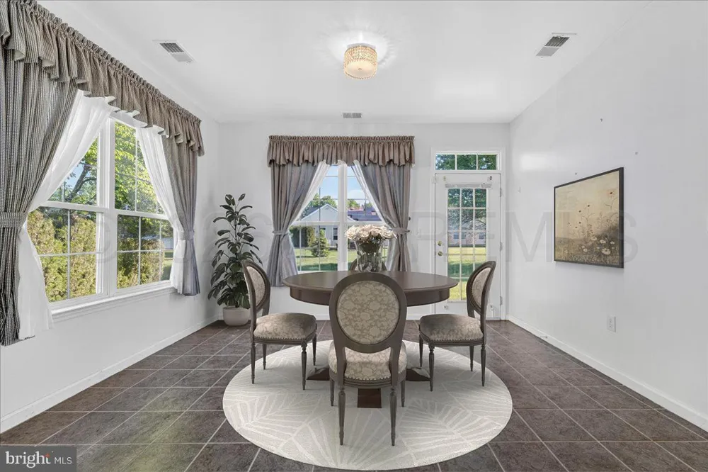 7 Allister Lane Columbus, NJ 08022