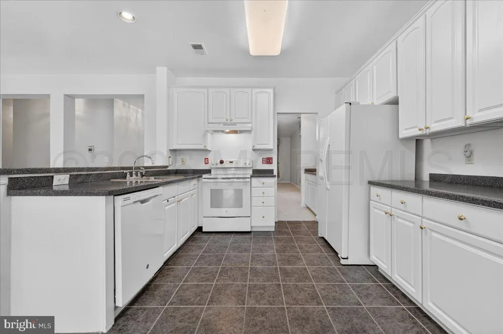 7 Allister Lane Columbus, NJ 08022