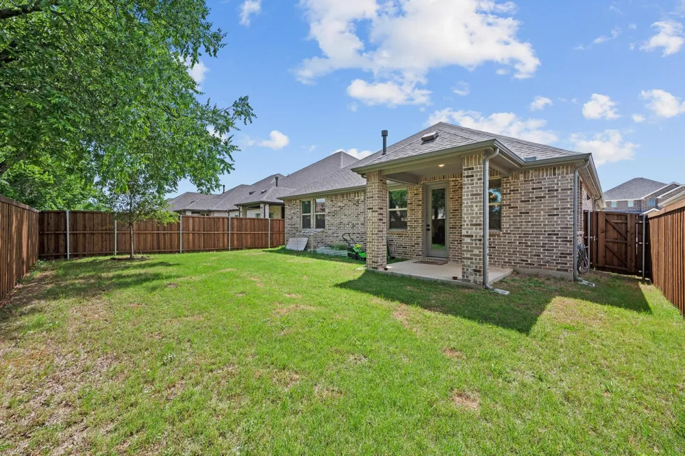 2848 Acadia Drive Corinth, TX 76210