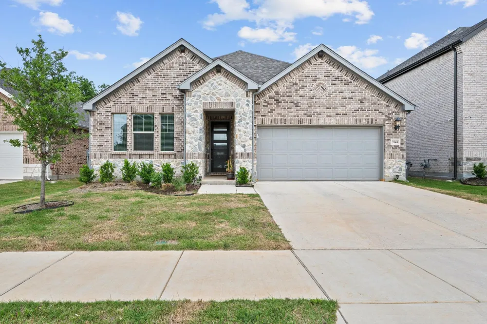 2848 Acadia Drive Corinth, TX 76210