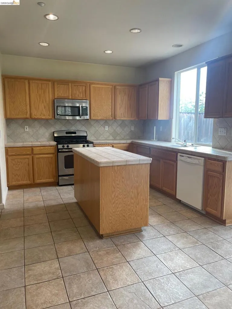 2309 St Augustine Dr Brentwood, CA 94513
