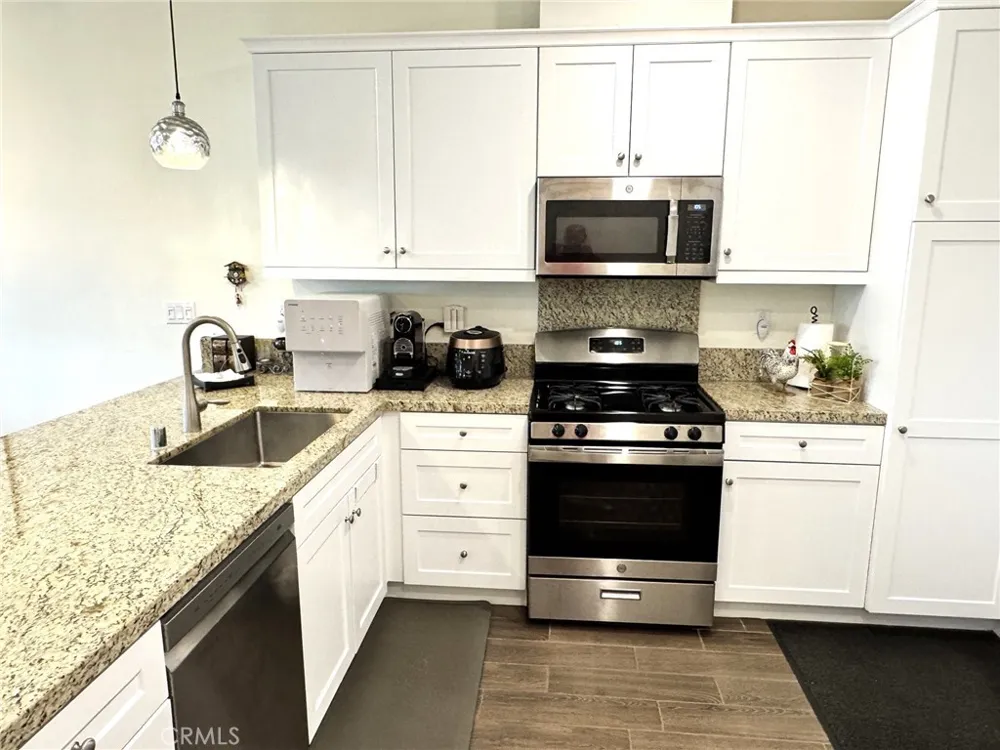 7120 Vernazza Eastvale, CA 92880