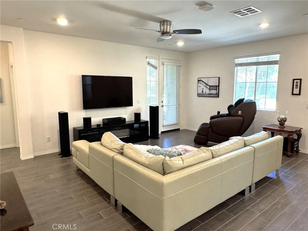 7120 Vernazza Eastvale, CA 92880
