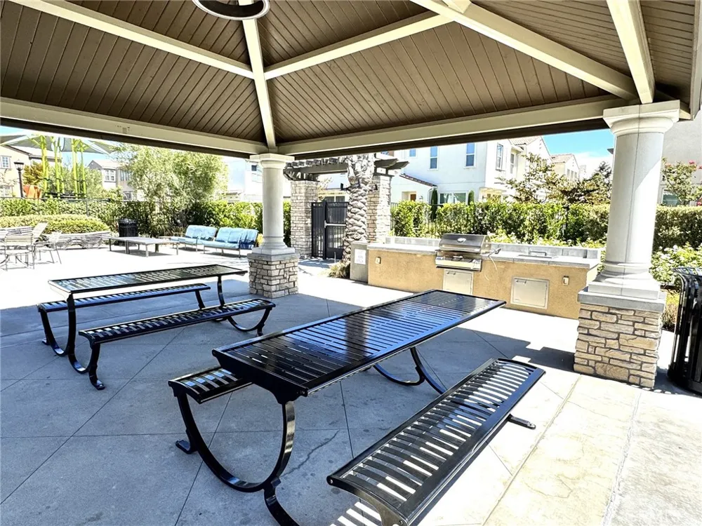 7120 Vernazza Eastvale, CA 92880