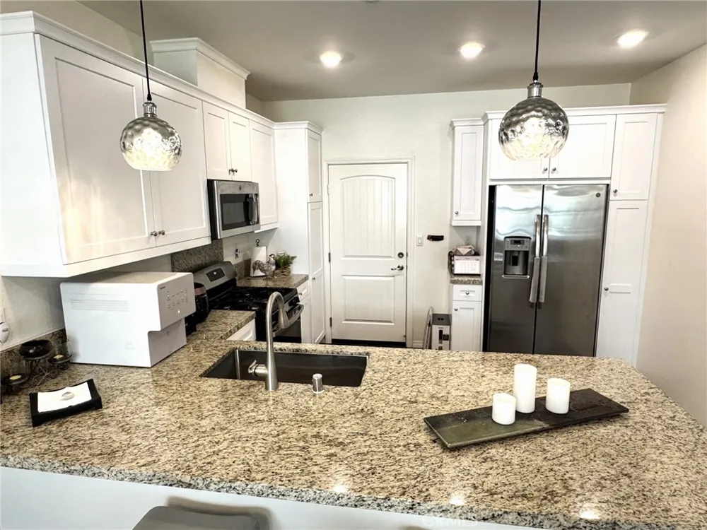 7120 Vernazza Eastvale, CA 92880