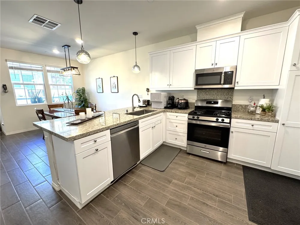 7120 Vernazza Eastvale, CA 92880