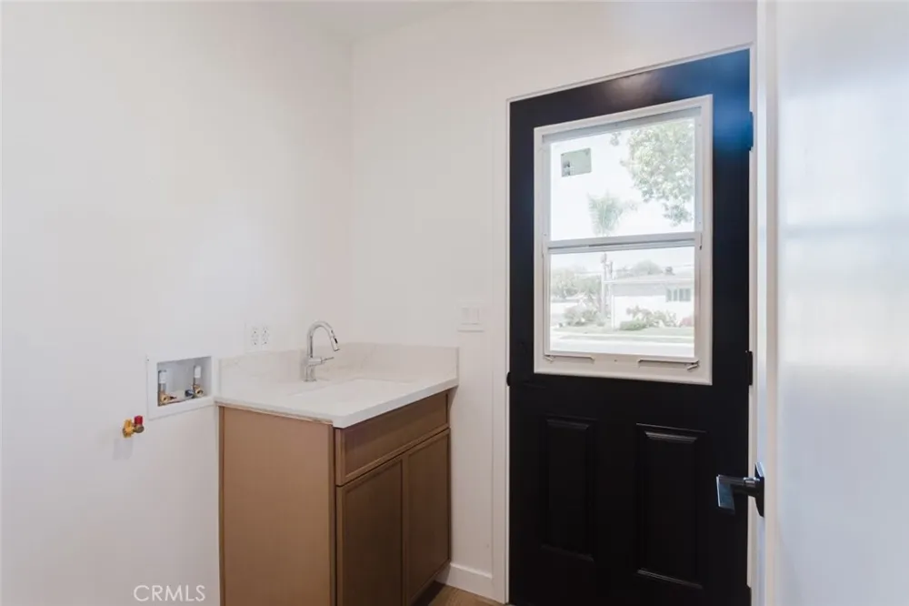 6021 E Oakbrook Street Long Beach, CA 90815