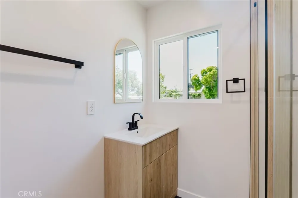 6021 E Oakbrook Street Long Beach, CA 90815