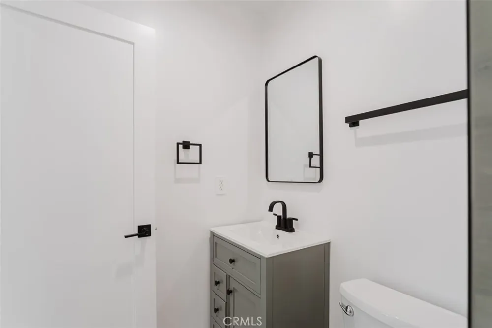 6021 E Oakbrook Street Long Beach, CA 90815