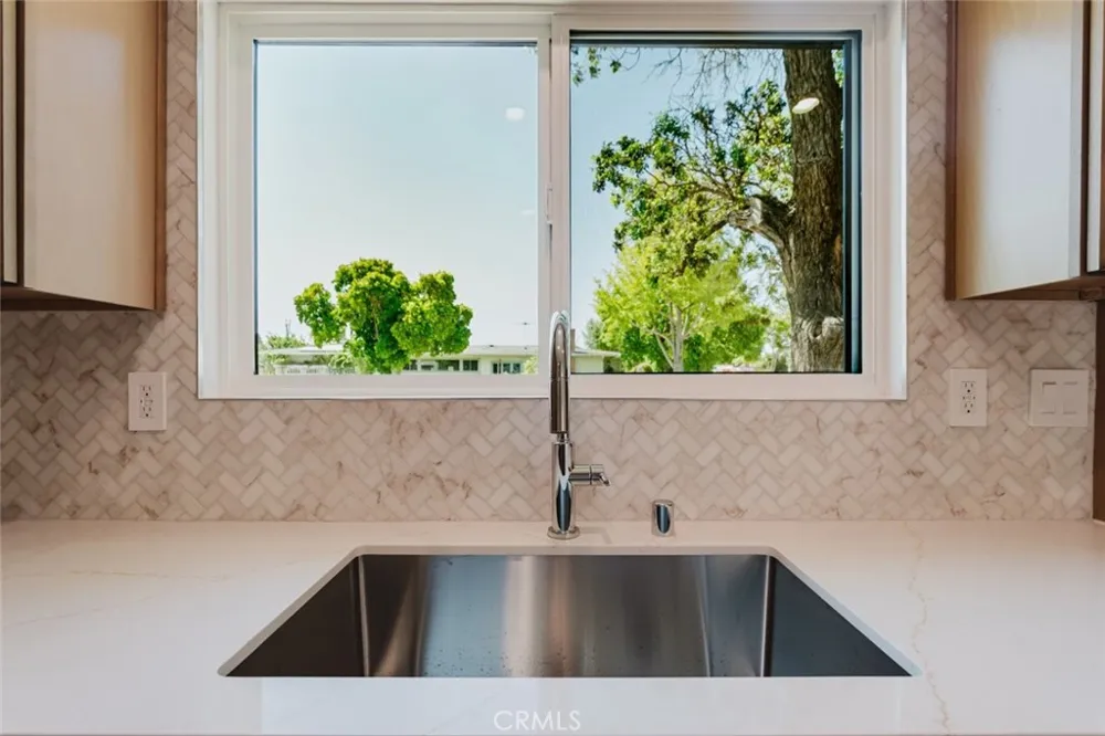 6021 E Oakbrook Street Long Beach, CA 90815