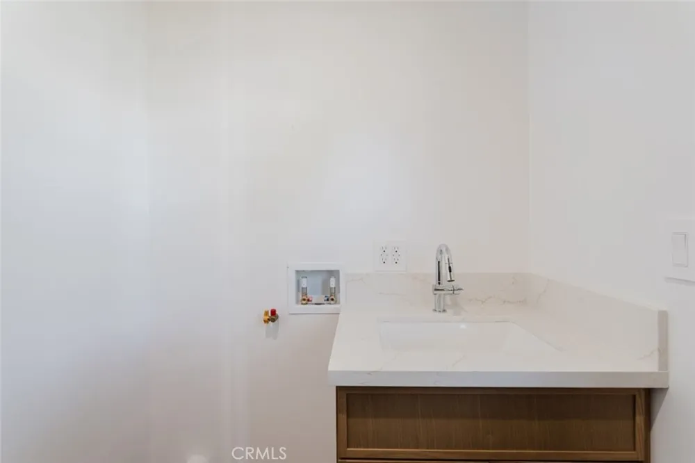 6021 E Oakbrook Street Long Beach, CA 90815