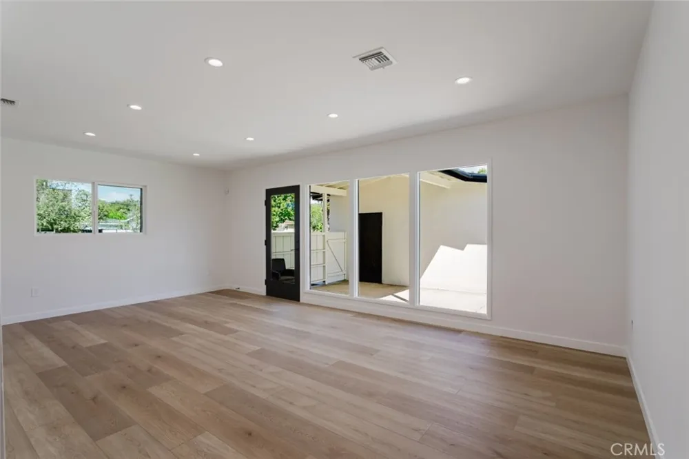 6021 E Oakbrook Street Long Beach, CA 90815