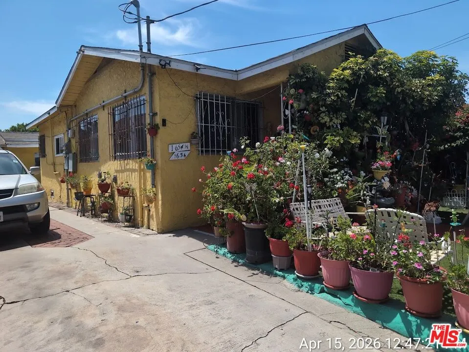 1654 E 32nd Street Los Angeles, CA 90011